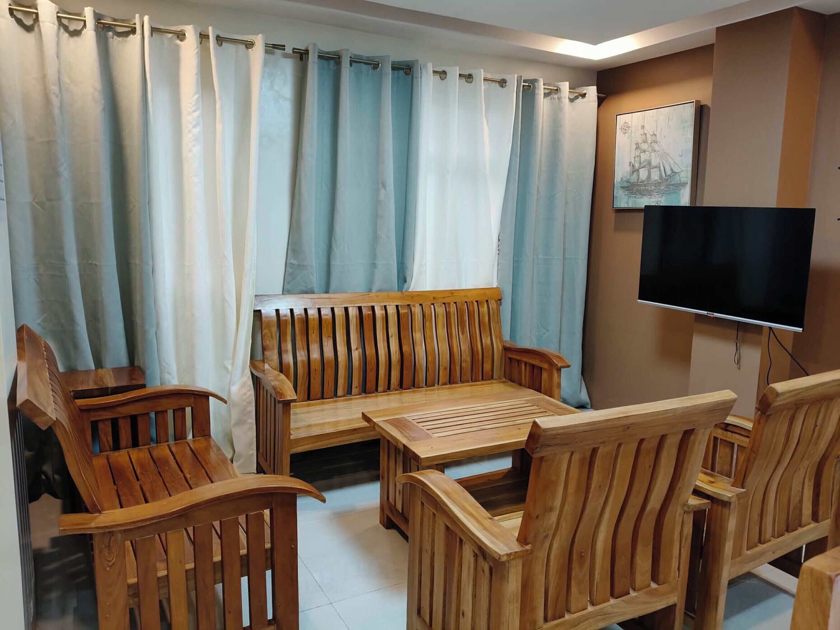 43-inch Smart TV with digital channels, Netflix, Hulu