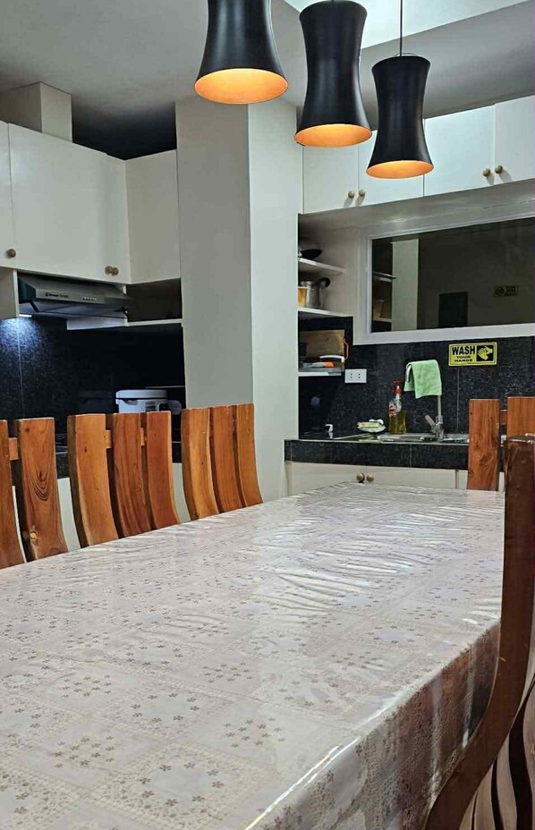 In-room dining - MEEK'S VILLAS TRANSIENT HOUSE (Baguio)