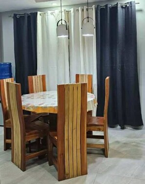 Comfort House, 1 Bedroom, Mountain View | In-room dining - MEEK'S VILLAS TRANSIENT HOUSE (Baguio)