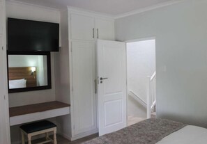 Chalet, balcon, vue jardin