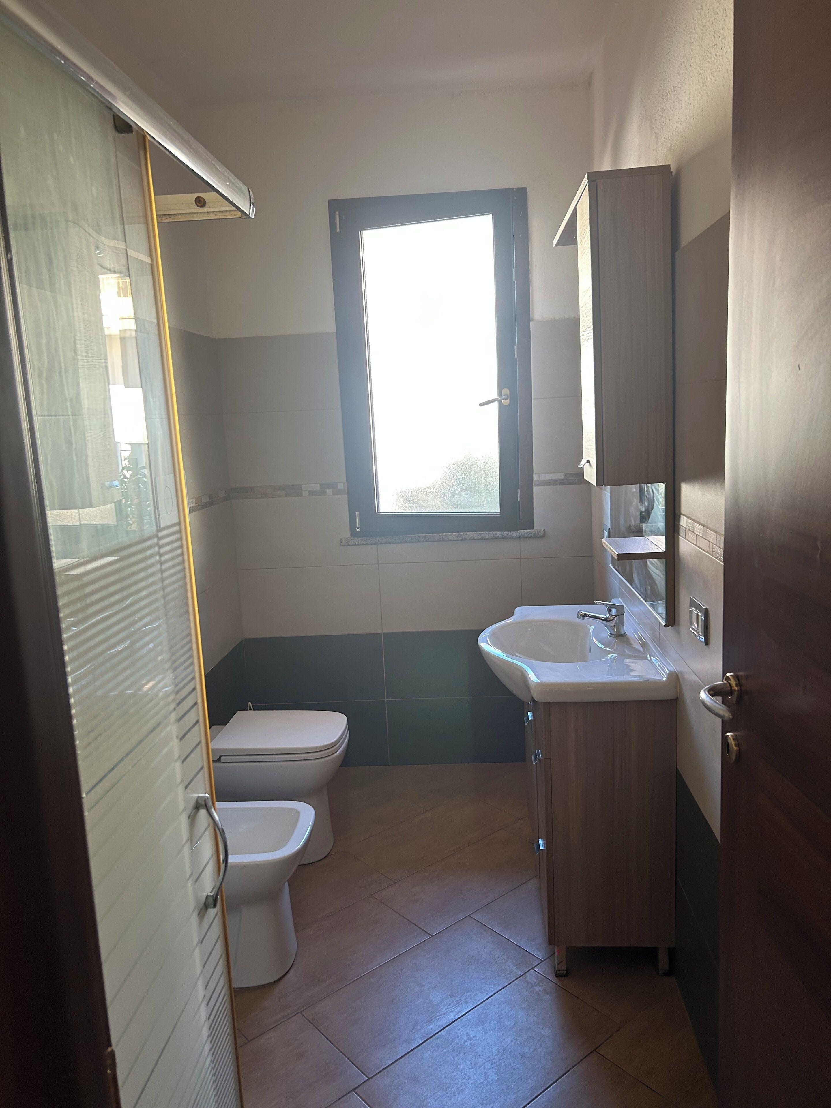 Dusj, hårføner, bidé og håndklær