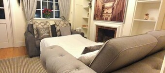 Windsor Castle Amazing Cottage | 2-Min Walk | Central & Stylish
