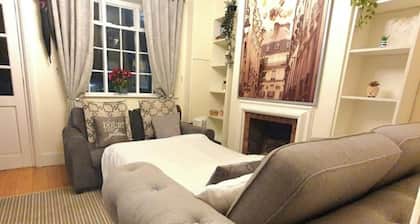 Windsor Castle Amazing Cottage | 2-Min Walk | Central & Stylish