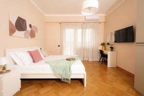 2 habitaciones, caja de seguridad en la habitación y escritorio 