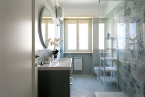 Shower, hair dryer, bidet, towels - House with a view of St. Peter's, near the Vatican, with a large terrace (Roma)
