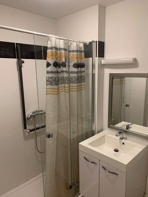 Unclassified image, 4 of 18, button - Vrbo Property (Ronchin)