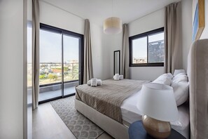 3 عدّة غرف نوم ومكواة/لوح كي وخدمة الإنترنت وملاءات أسرّة