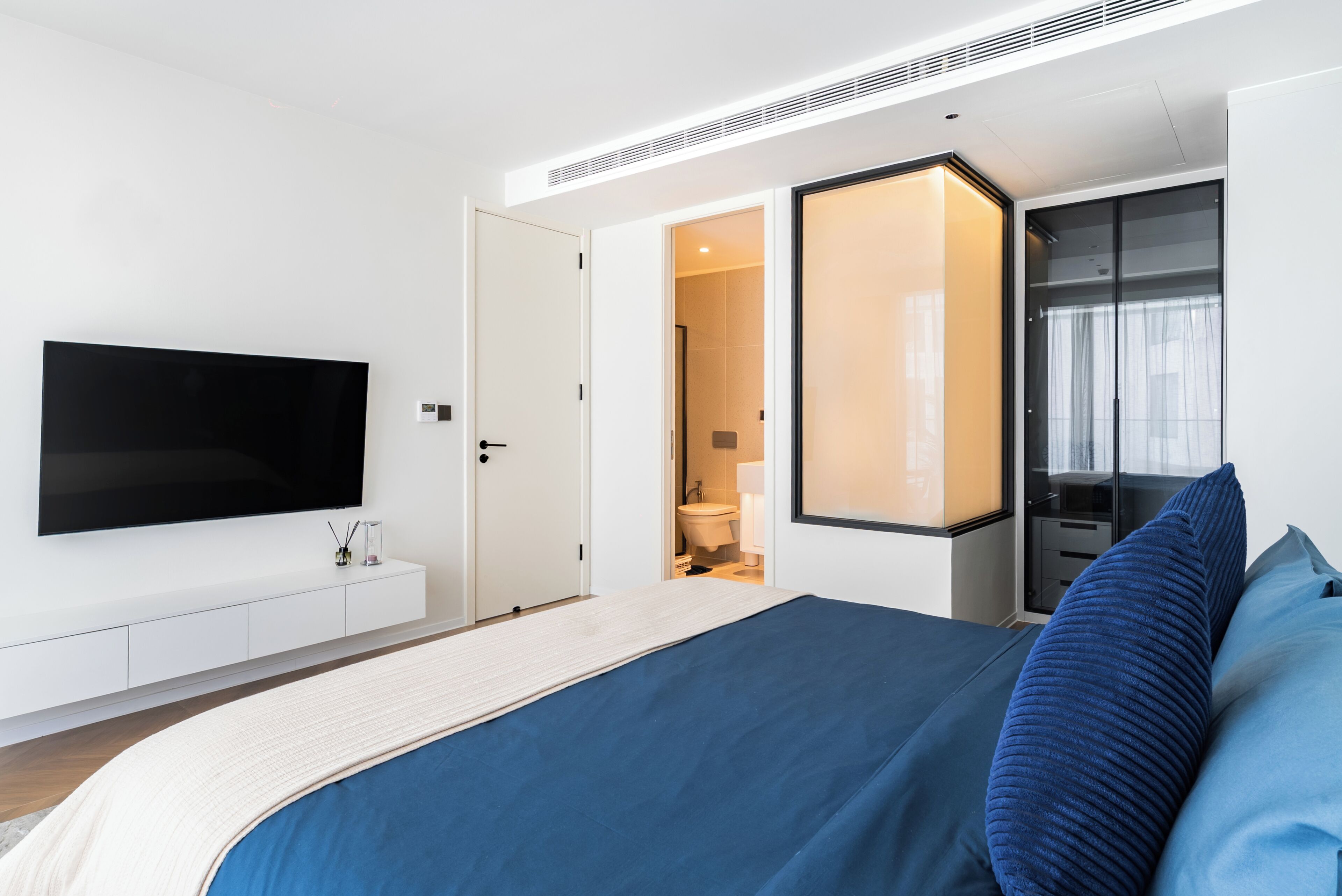 In-room safe, free WiFi