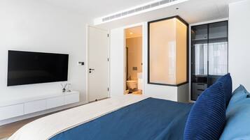 In-room safe, free WiFi