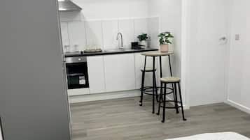 1 habitación, tabla de planchar con plancha, internet y ropa de cama