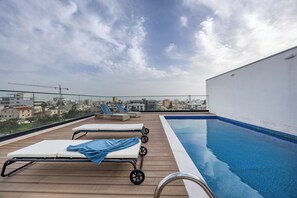 Unclassified image, 4 of 27, button - 101 Sfiggos - City View Balcony & Communal Rooftop Pool (limassol)