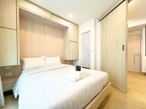 1 habitación, tabla de planchar con plancha, internet y ropa de cama 