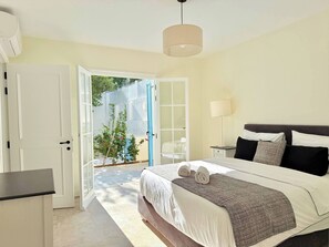 Unclassified image, 4 of 49, button - Villa Lilia à Amilcar - Sidi Bou Said (Site archéologique de Carthage)