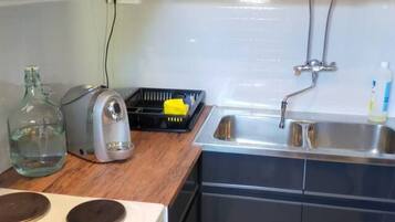 Kühlschrank, Ofen, Kochgeschirr/Geschirr/Besteck