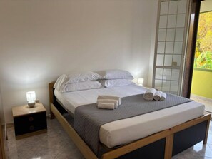 3 chambres, fer et planche à repasser, accès Internet, draps fournis