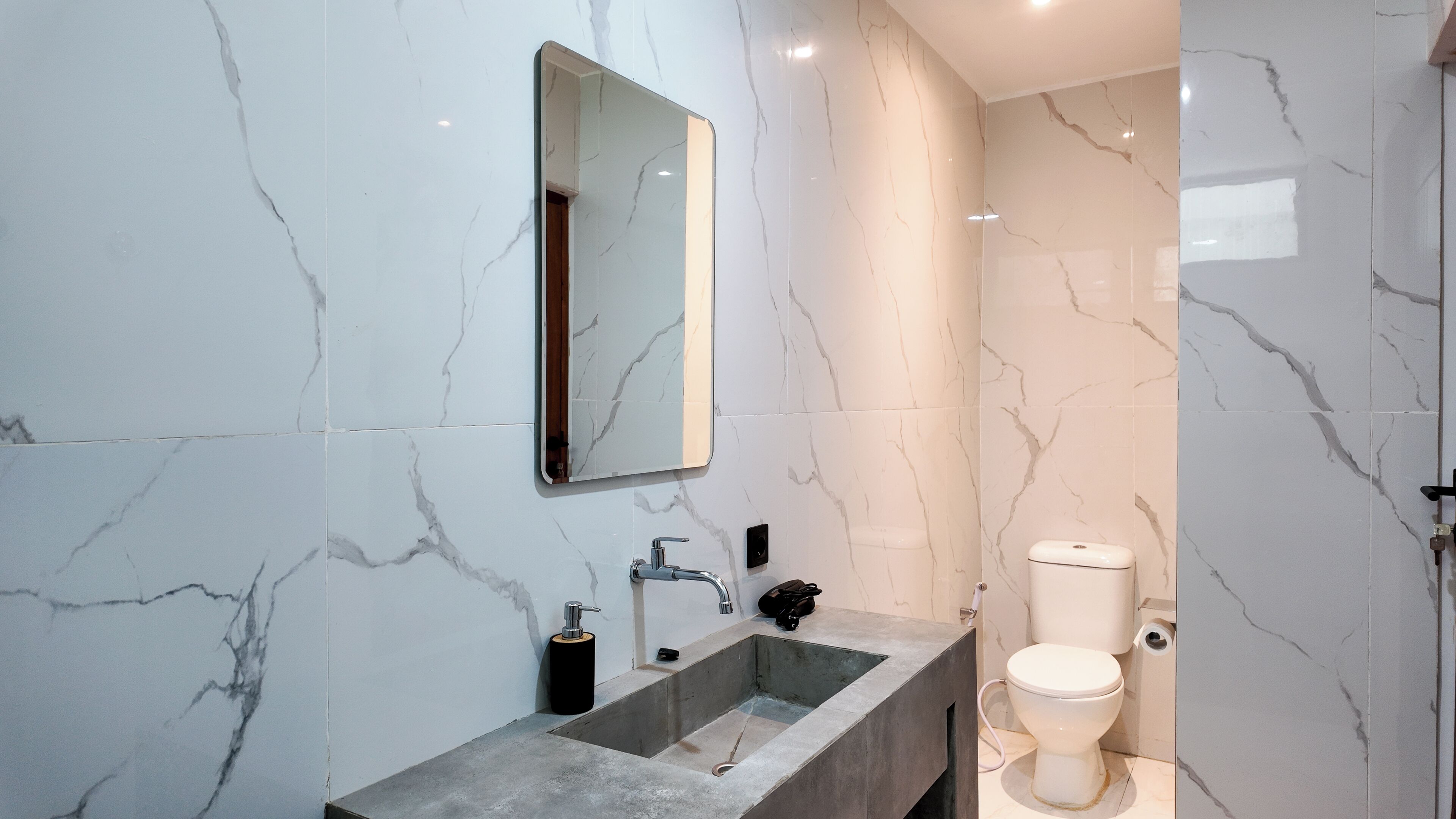 Shower, hair dryer, towels, toilet paper