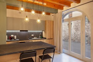 Fridge, microwave, stovetop, dishwasher - Bohemia Apartment (Calmasino)