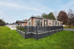 Exterior - Host & Stay | Four Seasons Lodge (Pocklington)