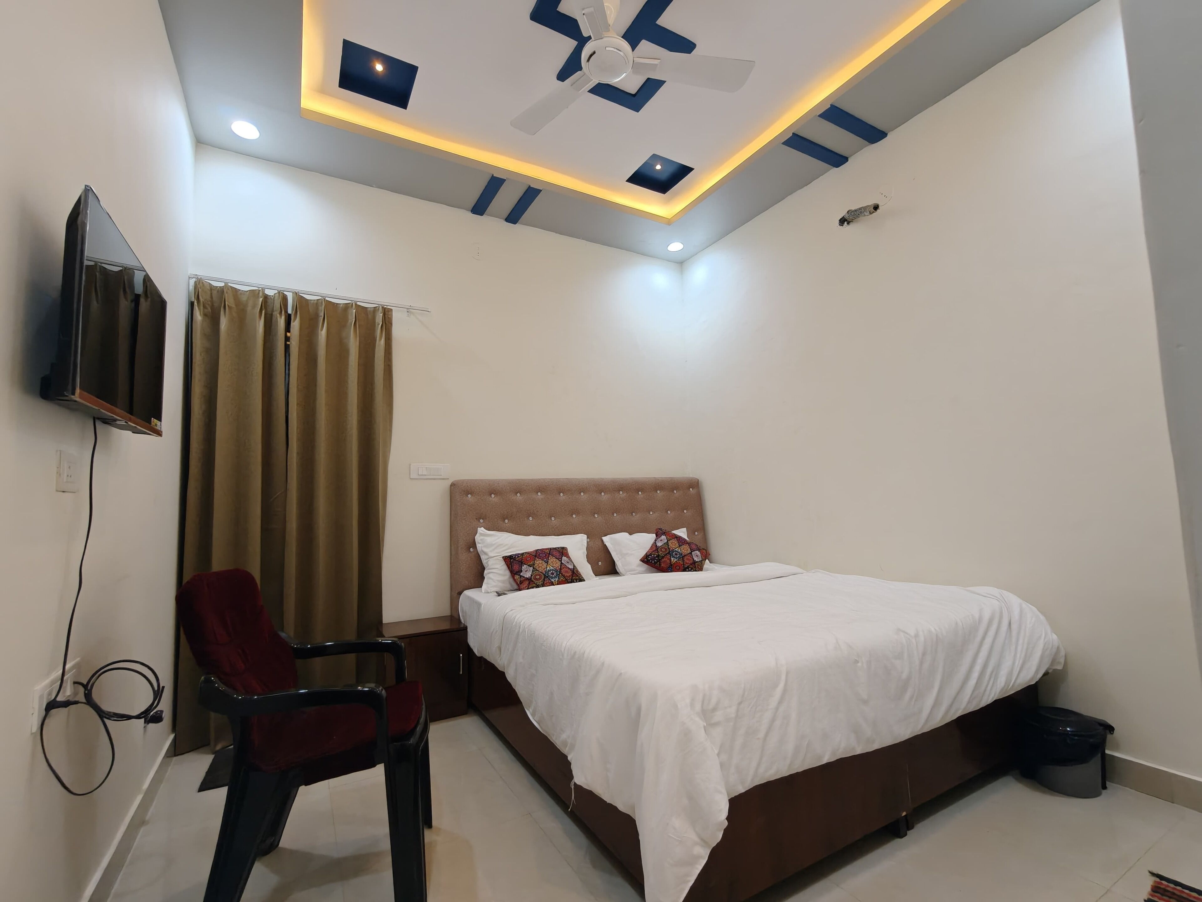 In-room safe, desk, laptop workspace, blackout drapes