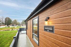 Property grounds - Host & Stay | Huckleberry Lodge (Pocklington)