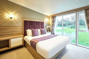 2 bedrooms, WiFi, bed sheets - Host & Stay | Enzo's Lodge (Pocklington)