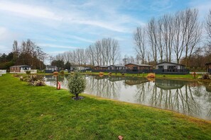 Property grounds - Host & Stay | Honey Bee Lodge (Pocklington)