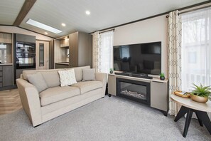 TV, fireplace, offices - Host & Stay | Pebble Lodge (Pocklington)