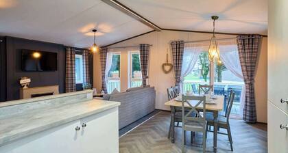Host & Stay | Oakwood Lodge