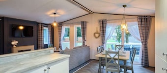 Host & Stay | Oakwood Lodge