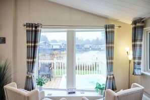 2 bedrooms, WiFi, bed sheets - Host & Stay | Heathery Lodge (Pocklington)