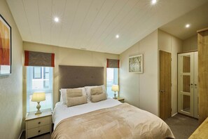 2 bedrooms, WiFi, bed sheets - Host & Stay | Heathery Lodge (Pocklington)