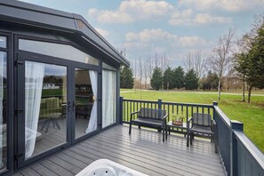 Terrace/patio - Host & Stay | The Kestrel Lodge (Pocklington)