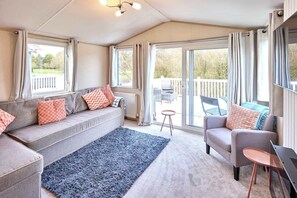 TV, fireplace, offices - Host & Stay | Cedar Lodge (Pocklington)