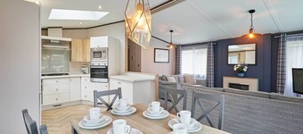 Host & Stay | Graceland Lodge