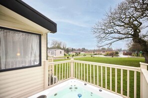Outdoor spa tub - Host & Stay | The Major Oak Lodge (Pocklington)