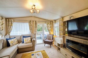 TV, fireplace, offices - Host & Stay | The Major Oak Lodge (Pocklington)