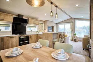 Dining - Host & Stay | Ale Hop Lodge (Pocklington)