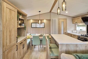 Fridge, microwave, oven, electric kettle - Host & Stay | Ale Hop Lodge (Pocklington)