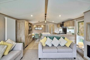 TV, fireplace, offices - Host & Stay | Ale Hop Lodge (Pocklington)