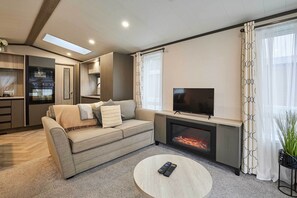 TV, fireplace, offices - Host & Stay | Elegant Lodge (Pocklington)