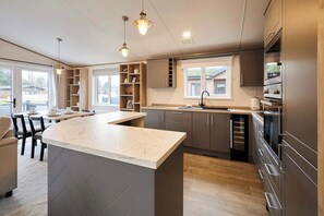 Fridge, microwave, oven, electric kettle - Host & Stay | Loki's Retreat (Pocklington)