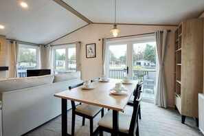 Dining - Host & Stay | Loki's Retreat (Pocklington)
