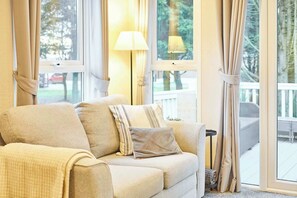 TV, fireplace, offices - Host & Stay | Woodpark Lodge (Pocklington)