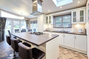Fridge, microwave, oven, electric kettle - Host & Stay | Bramble Lodge (Pocklington)