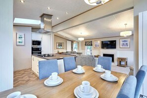 Dining - Host & Stay | Bramble Lodge (Pocklington)