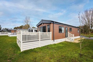 Exterior - Host & Stay | Lakeshore Lodge (Pocklington)