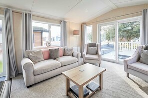 TV, fireplace, offices - Host & Stay | Lakeshore Lodge (Pocklington)
