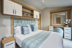 2 bedrooms, WiFi, bed sheets - Host & Stay | Country Cabin Lodge (Pocklington)