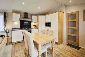 Dining - Host & Stay | Country Cabin Lodge (Pocklington)