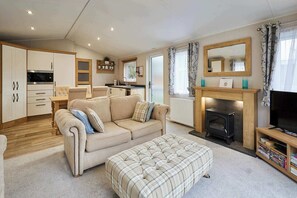 TV, fireplace, offices - Host & Stay | Country Cabin Lodge (Pocklington)